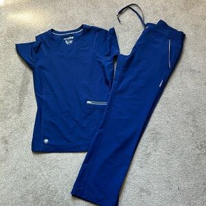 Women’s navy scrub set size small